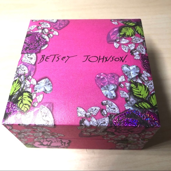 Betsey Johnson Rose Necklace ✨ (Brand New) - Picture 3 of 3